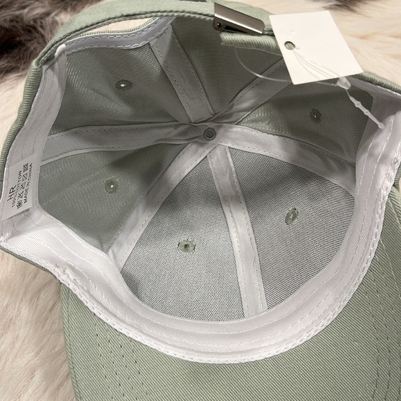 Baseball cap - Picture 7 of 7